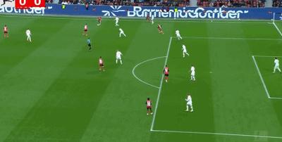 卡尔：我一直在提高右脚技术，能在17岁欧冠进球意义重大