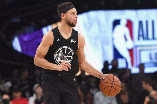 孔帕尼：球队处于困境时两名球员挺身而出，这就是我们的实力