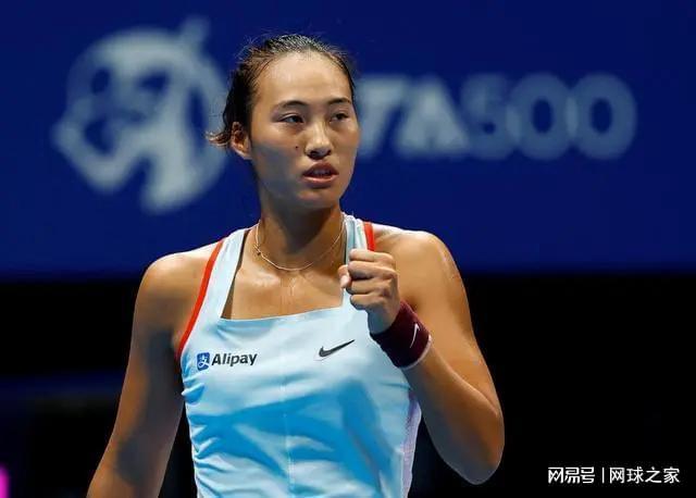 3C：退役三天前我和莱万说不想再为任何球队踢球，除非是巴萨