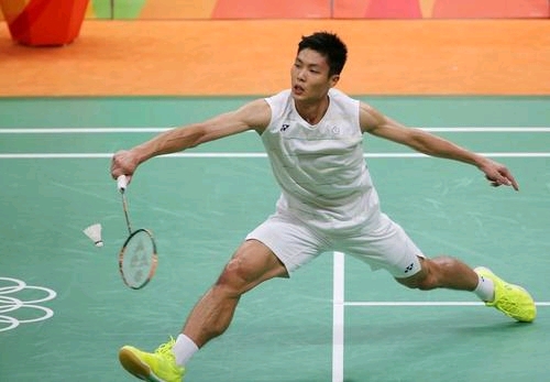 现出过人的 现出过人的